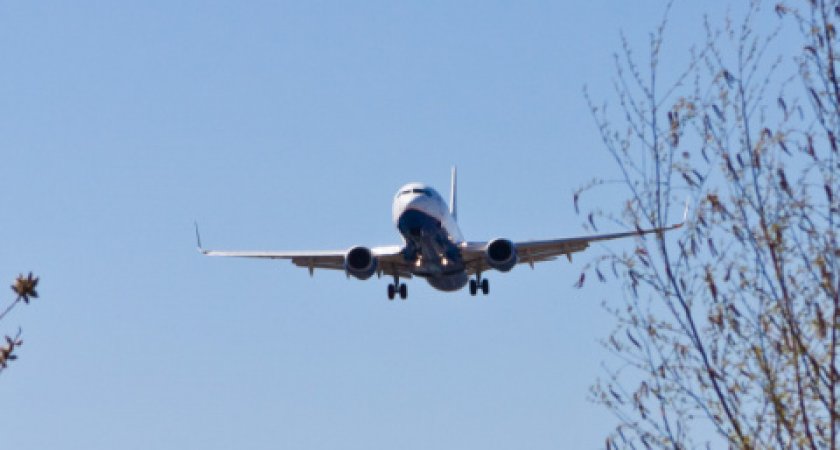Самолет, который направлялся в Сыктывкар из Санкт-Петербурга, вернули в аэропорт