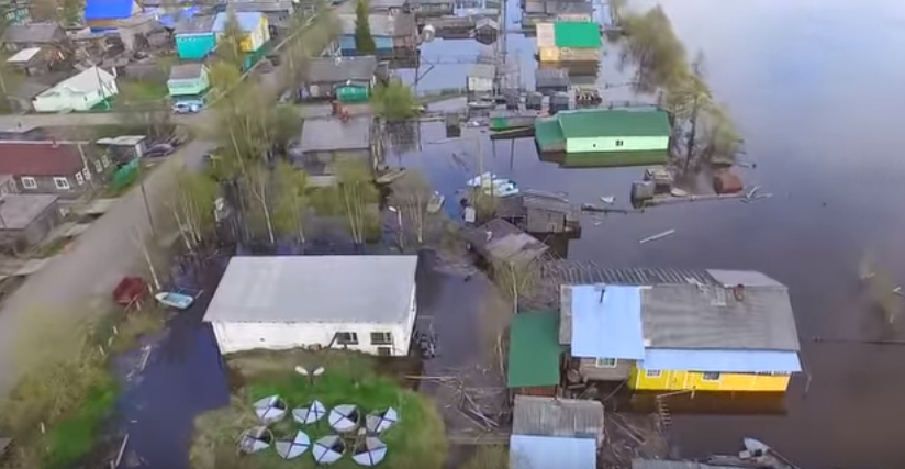 Видео с дрона показало масштаб потопа в Коми