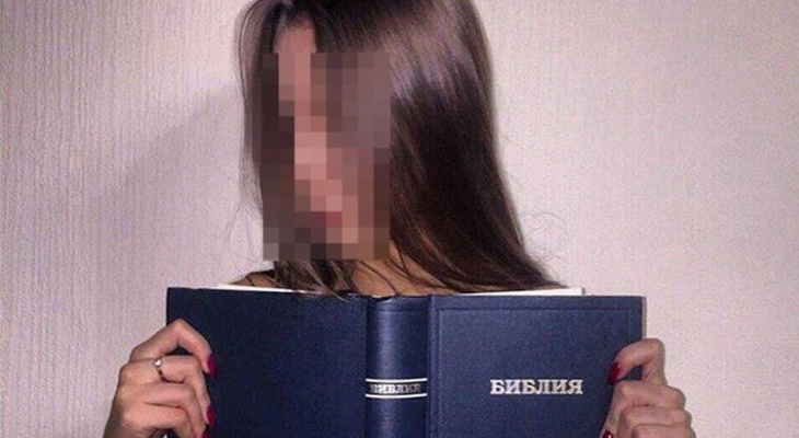 Новости России: дочь мэра фотографируется голой, и первоапрельские шутки друзей