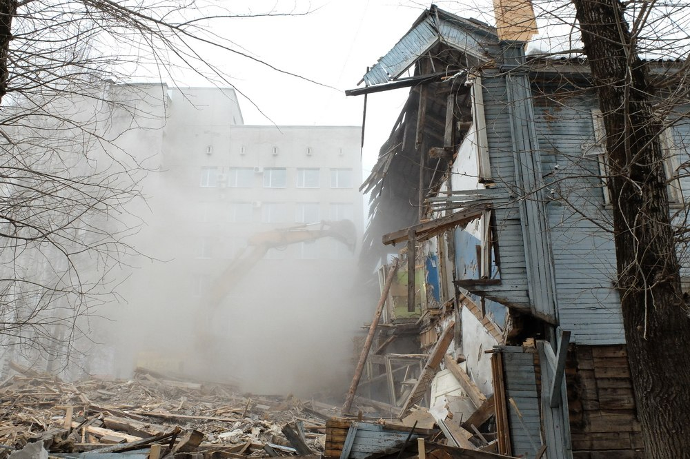В Сыктывкаре снесли 69-летний дом возле мэрии