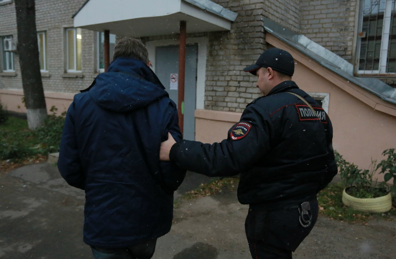 В Сыктывкаре задержали мужчину, который «помогал» бороться с незаконной рекламой