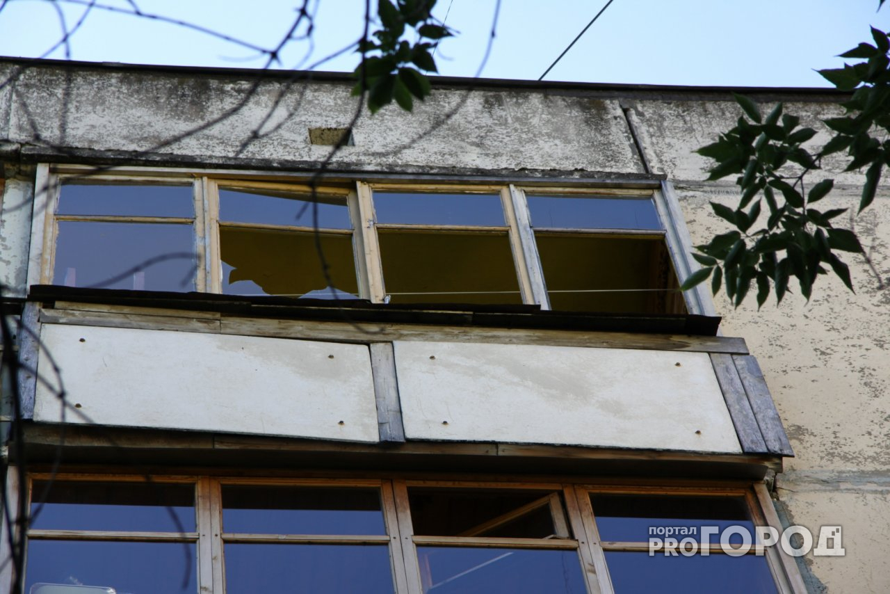 В Сыктывкаре с балкона девятого этажа сорвался подросток