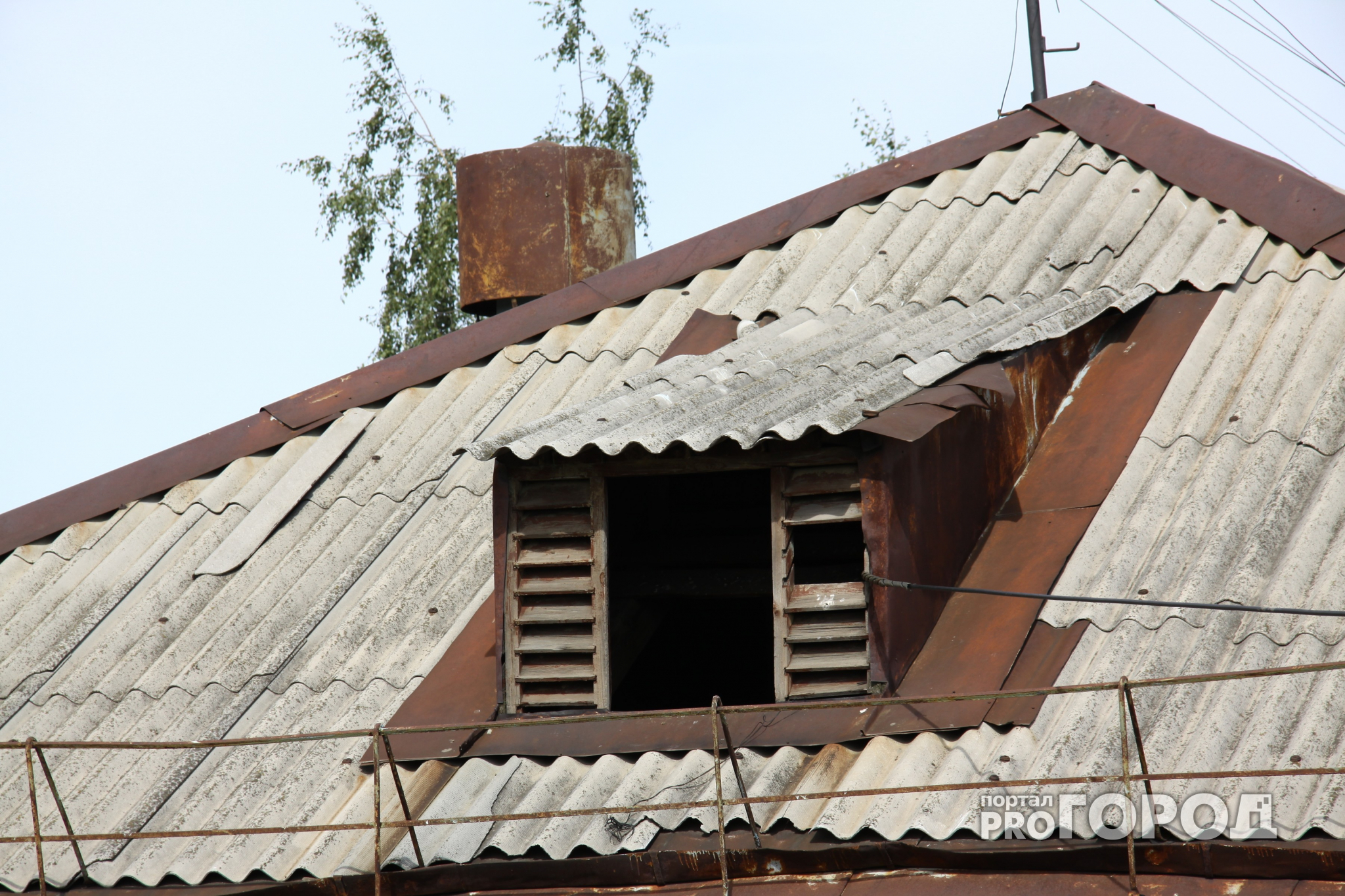 В Сыктывкаре подросток сорвался с крыши недостроенного дома