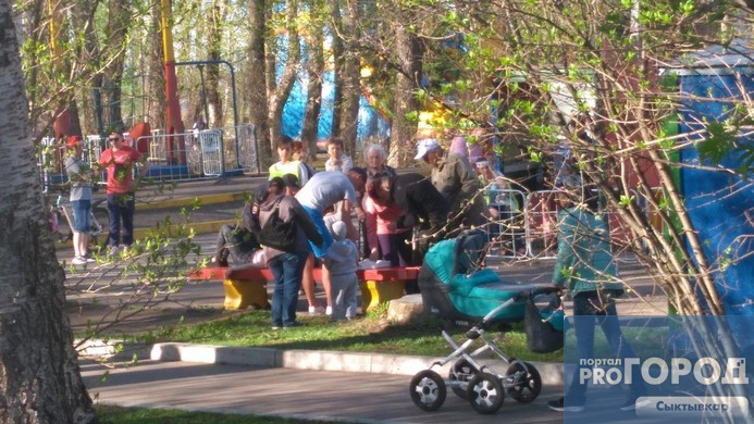 Появились фото очевидцев сразу после ЧП на карусели в Сыктывкаре