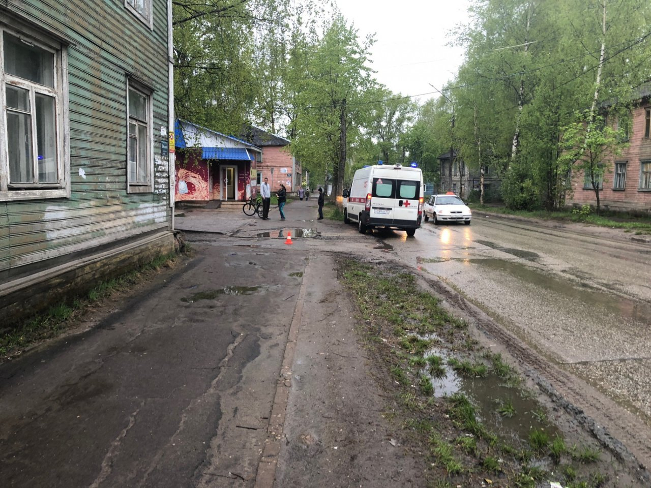В Сыктывкаре водитель внедорожника сбил мальчика на велосипеде и уехал с места ДТП
