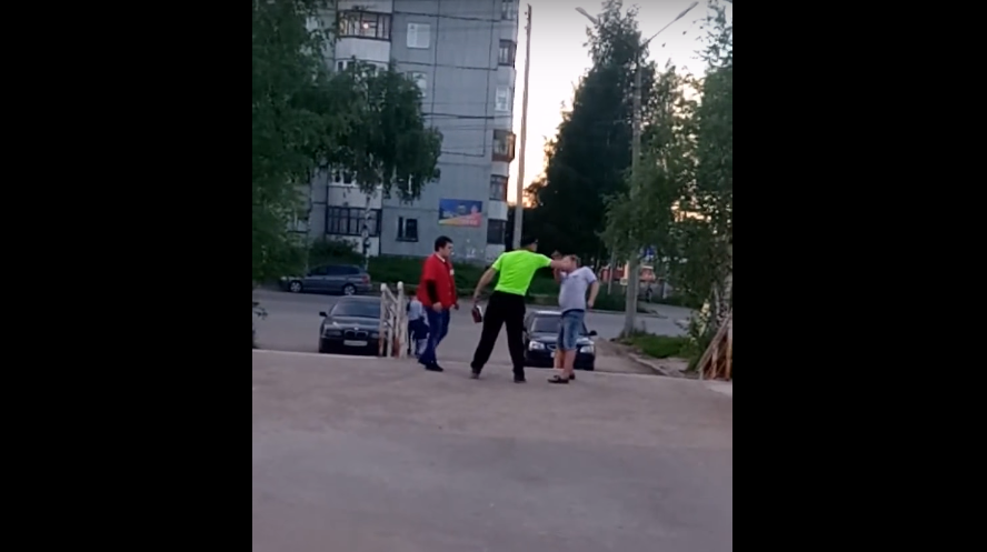 В Сыктывкаре мужчина нагло украл пиво и собирался за него драться (видео)