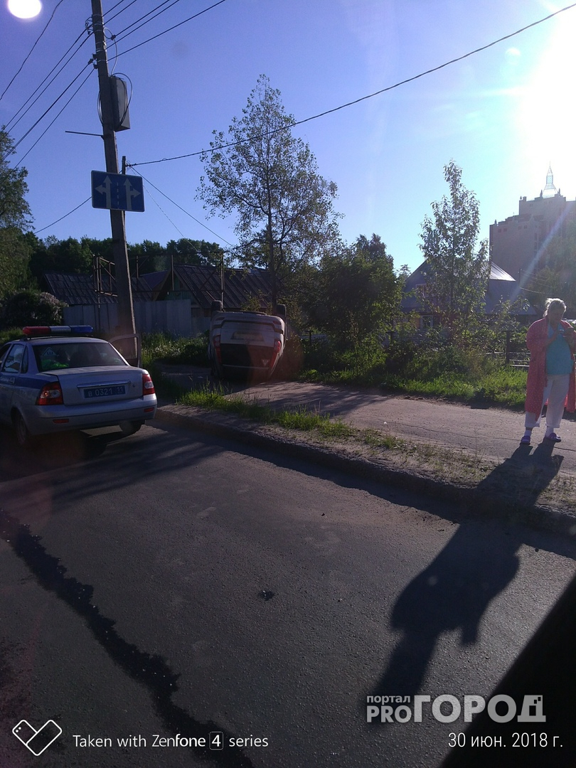 За сутки в Сыктывкаре и окрестностях перевернулись мотоцикл, авто и прицеп с досками