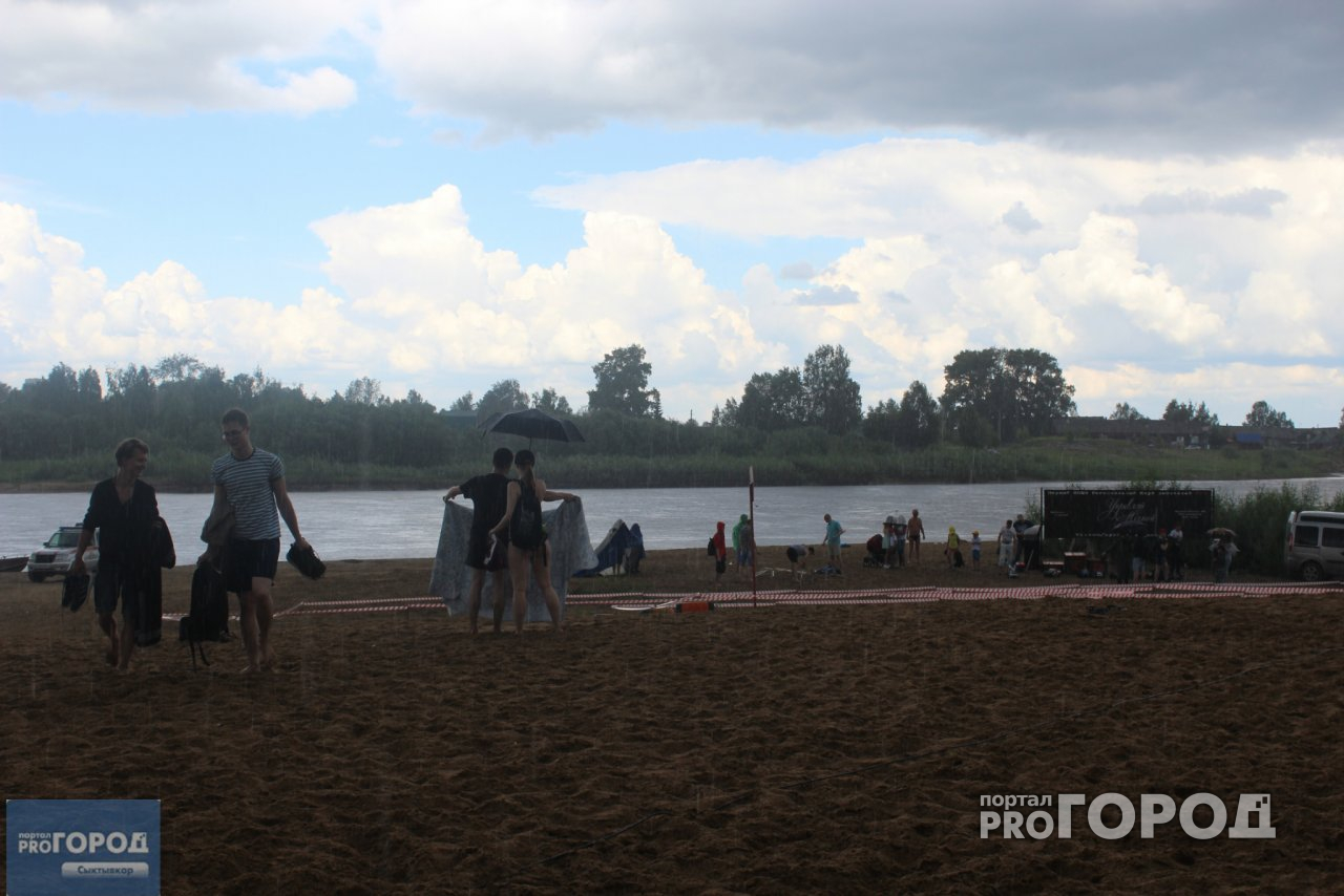 В Сыктывкаре мощный ливень сорвал фестиваль пляжного спорта (фото)