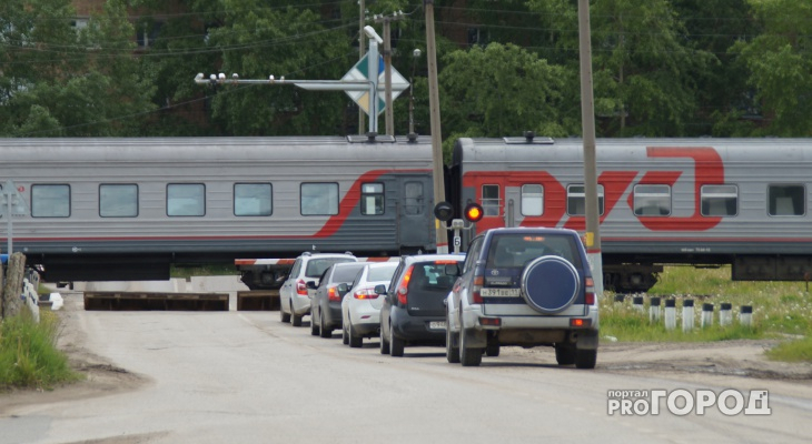 Сыктывкарским водителям запретят ездить через железнодорожный переезд на Лесопарковой