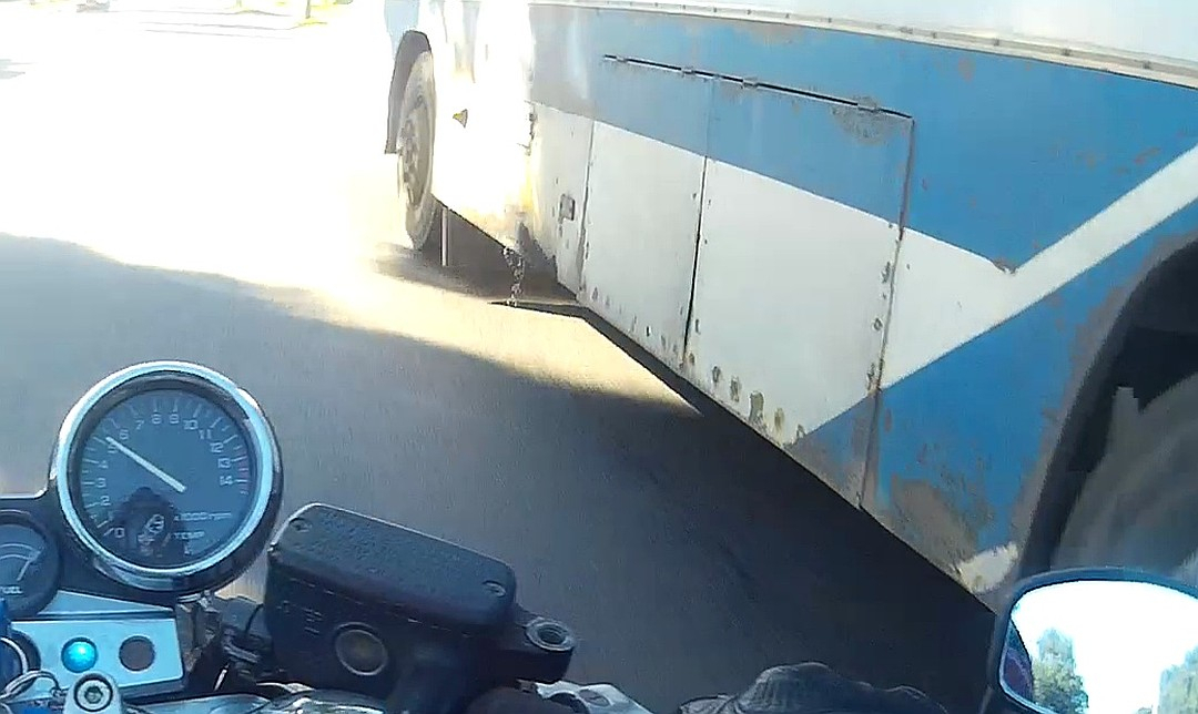 Сыктывкарец: «По маршруту №25 ездит автобус с дырявым бензобаком» (фото)