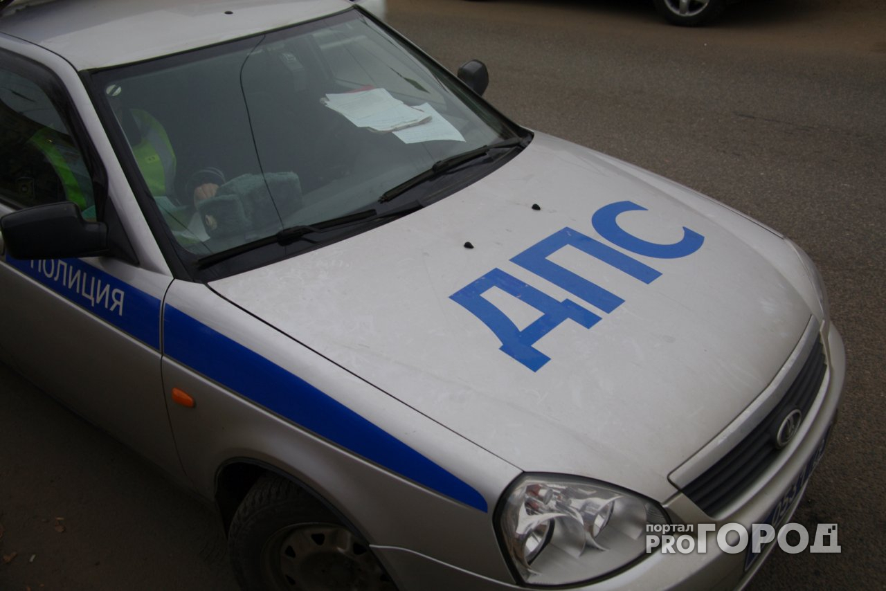В Сыктывкаре пьяный таксист спровоцировал ДТП, пострадала девушка