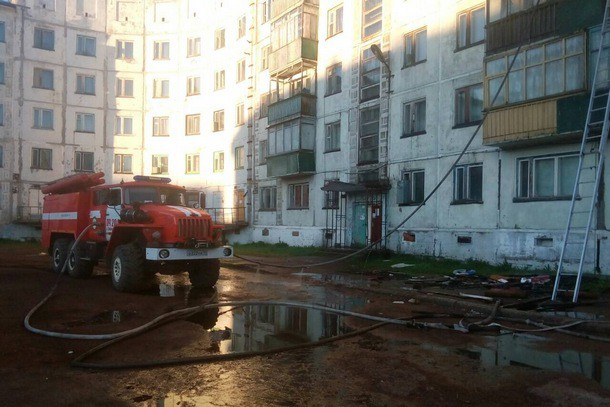 В Коми горел многоквартирный жилой дом, несколько жильцов эвакуировали