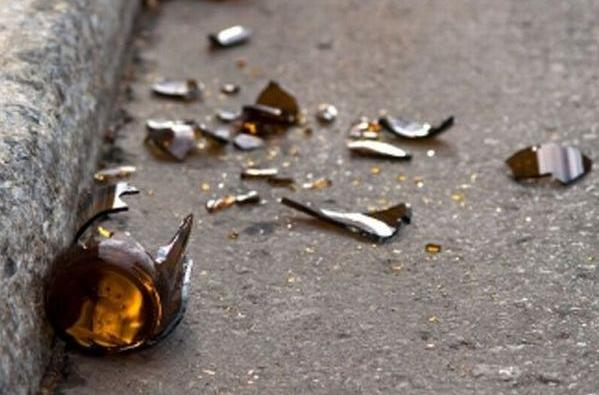 В Коми ребенку разбили голову брошенной из окна бутылкой