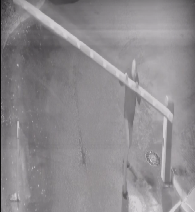 В Сыктывкаре видеокамера засняла, как мужчина яростно избил шлагбаум