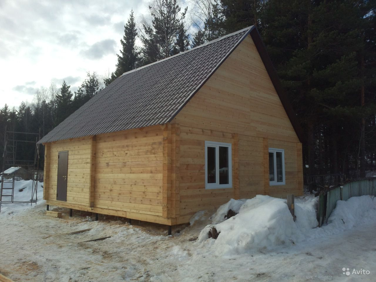 Деревянный дом: можно ли строить его зимой?