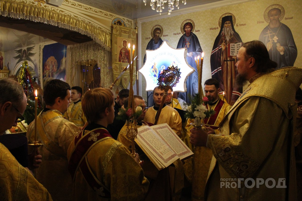 Фоторепортаж: православные сыктывкарцы отметили Рождество в Свято-Стефановском соборе