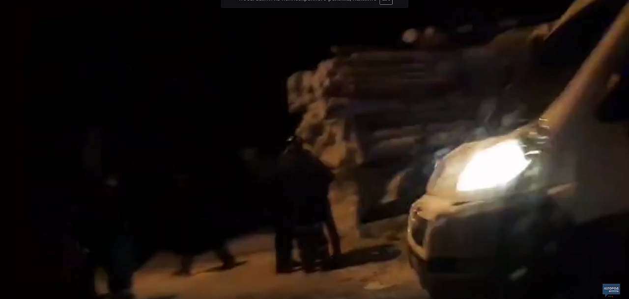 Появились видео с места жесткой аварии в Сыктывкаре, где столкнулись автобус и лесовоз