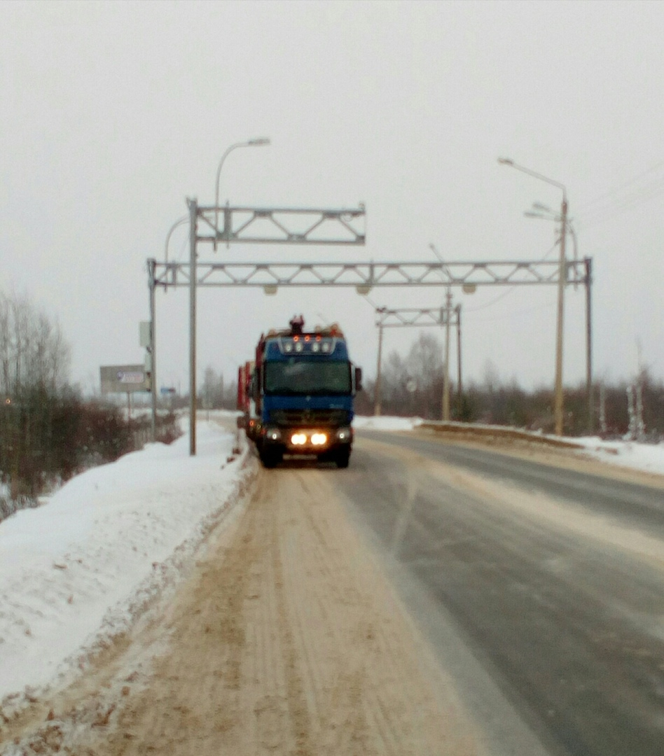Сыктывкарцы: «Водители лесовозов закрывают половину дороги, чтобы обмануть весы» (видео)