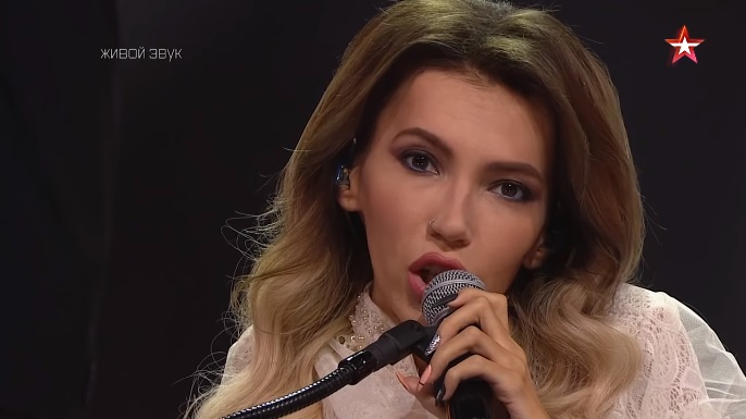 Юлия Самойлова из Коми исполнила песню «Жизнь» с финалистами всероссийского вокального конкурса
