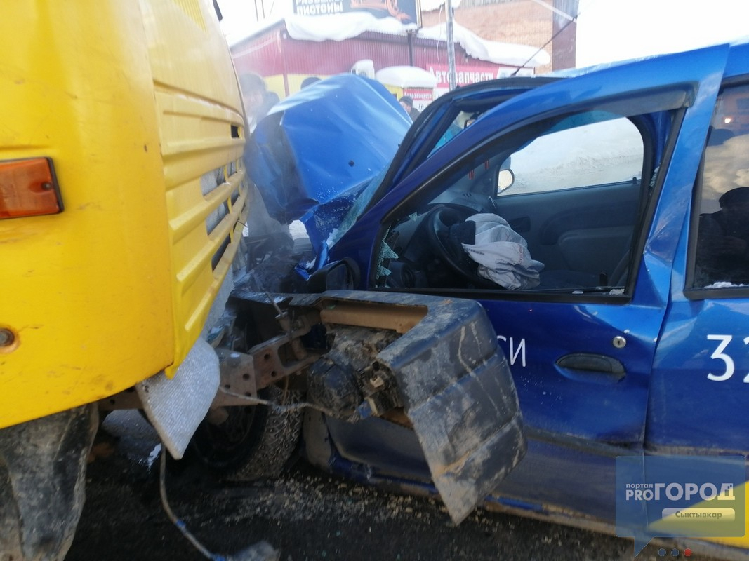 В Сыктывкаре такси влетело под «КамАЗ»: перед машины превратился в металлолом (фото)