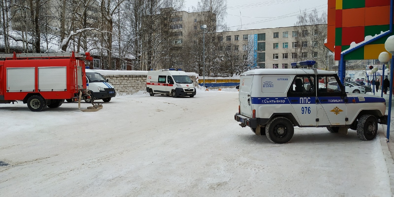 В Сыктывкаре оцепили еще один торговый центр: очевидцы говорят о «бомбе»