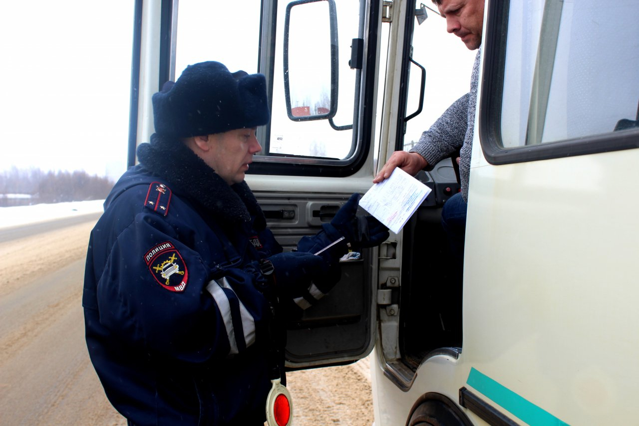 В Сыктывкаре автоинспекторы ловили «автобусников», которые плюют на безопасность пассажиров (фото)