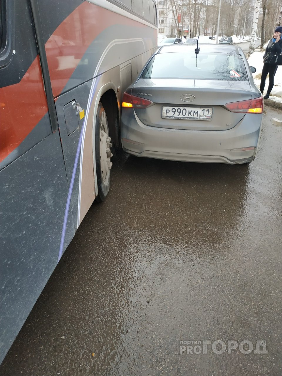 В Сыктывкаре в Hyundai врезался автобус, который вез детей из лагеря