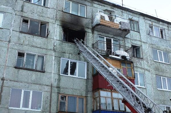 В Коми случайный прохожий кинулся спасать людей из горящей квартиры