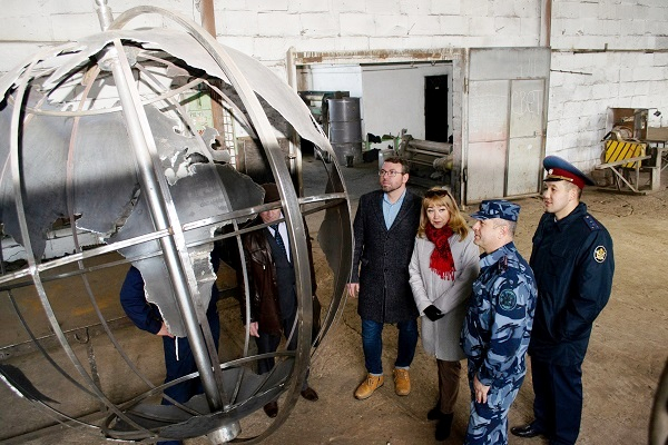Осуждённые сделали гигантский глобус, который станет новым сыктывкарским арт-объектом (фото)