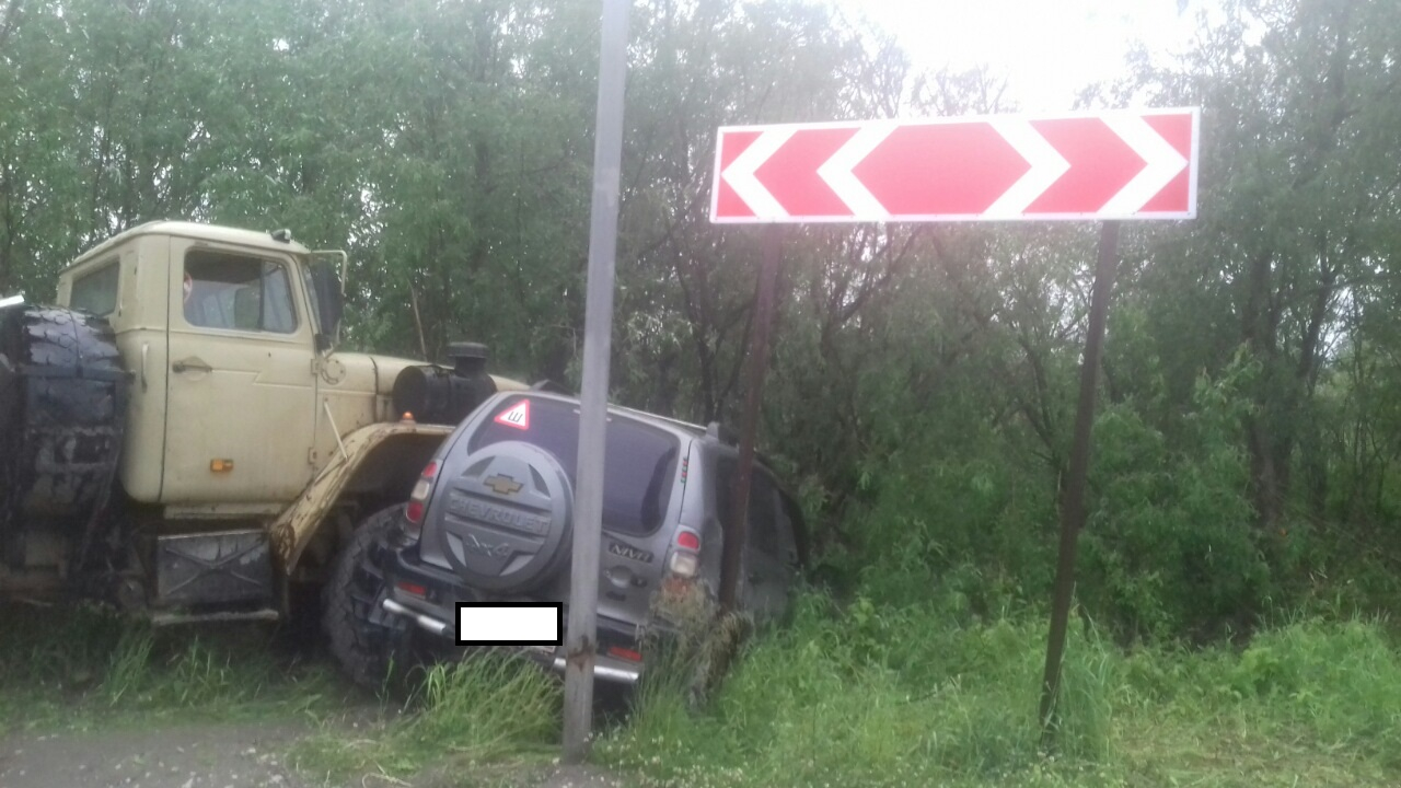 В Коми водитель внедорожника не уступил «Уралу» и попал в больницу