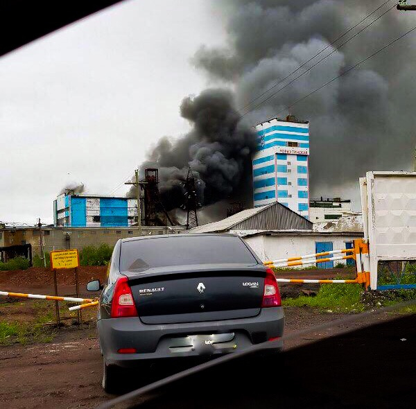 Над шахтой в Коми вспыхнула фабрика, людей эвакуируют на поверхность (фото, видео)