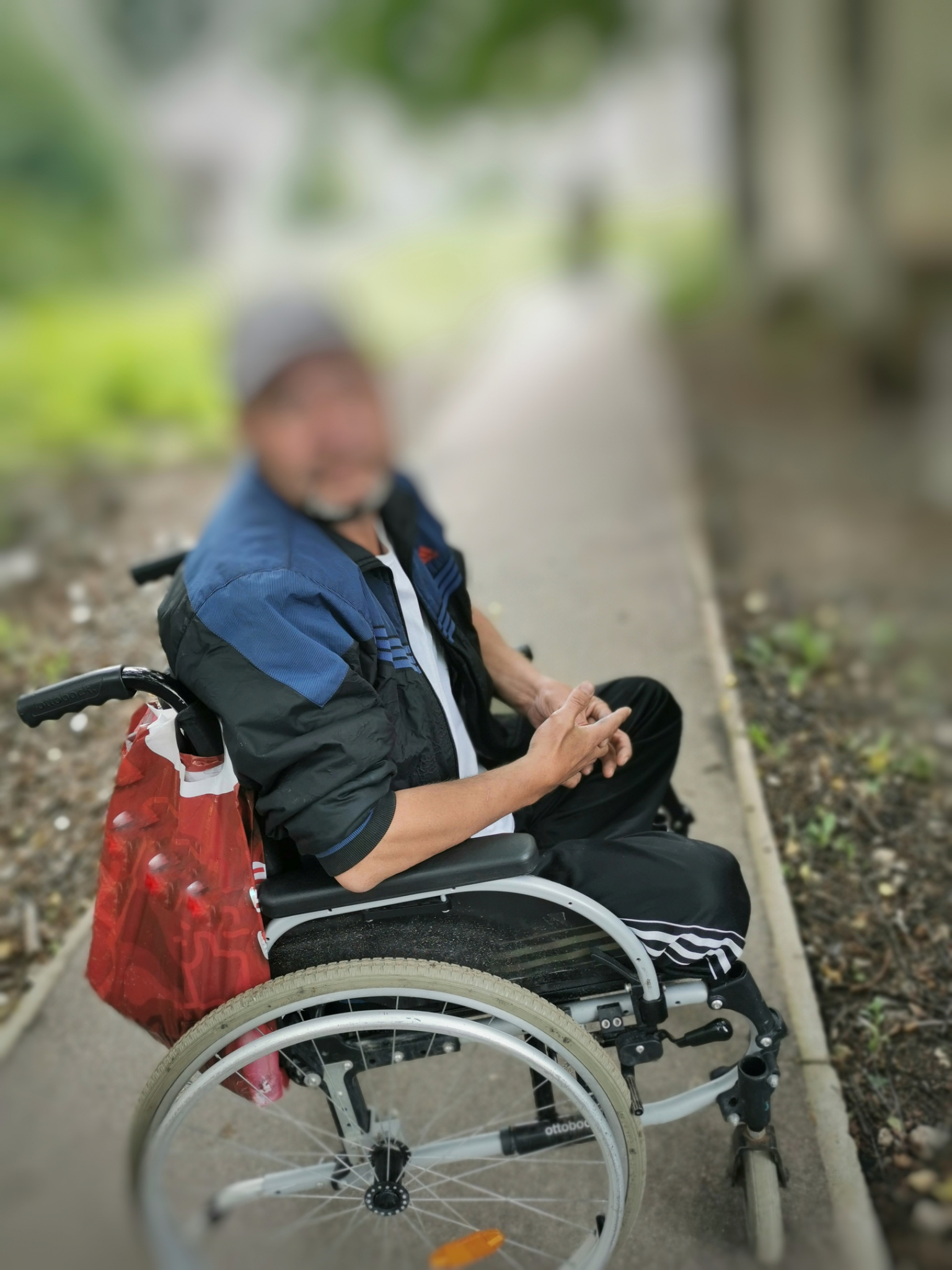 В Сыктывкаре инвалиды-колясочники просят у прохожих деньги на еду, но покупают алкоголь