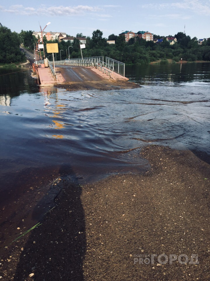 Фото дня в Сыктывкаре: затопленная переправа в Заречье