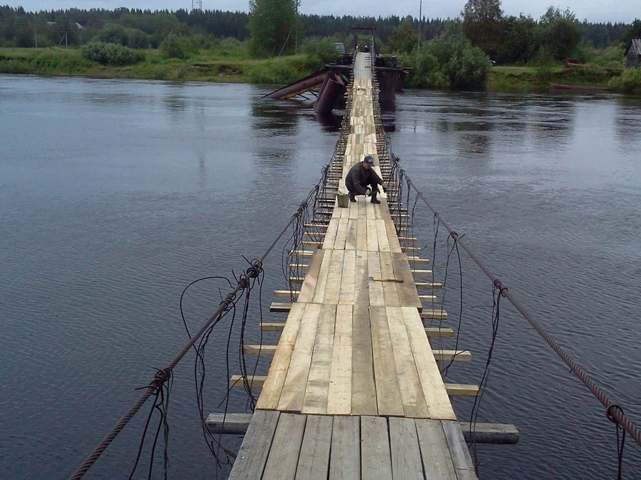 В Коми жители поселка сами сделали себе новый мост (фото)