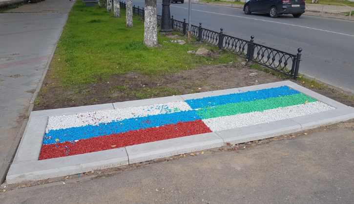Сыктывкарцы о новом арт-объекте в центре города: «Об флаги ноги вытирать будем?»
