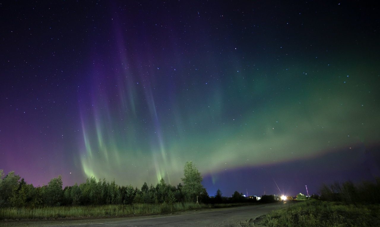 Фото дня: удивительные сполохи северного сияния в ночном небе Коми