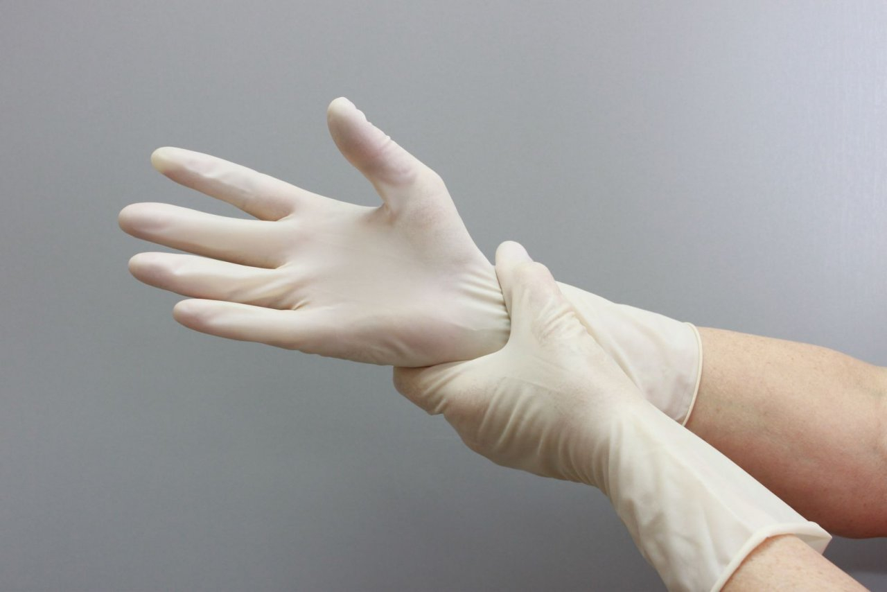 Сыктывкарская поликлиника заказала резиновых перчаток на миллион рублей