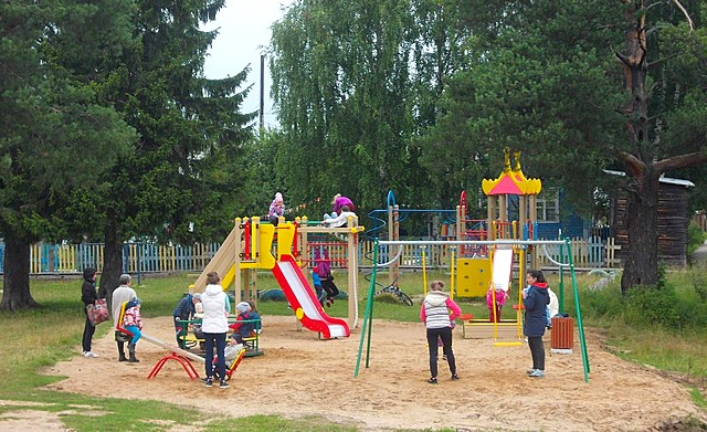 В сыктывкарском поселке впервые появилась современная детская площадка