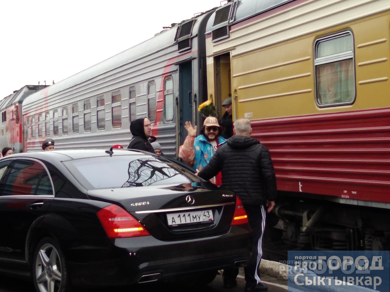 Филипп Киркоров приехал в Сыктывкар: артиста никто не встретил (фото)