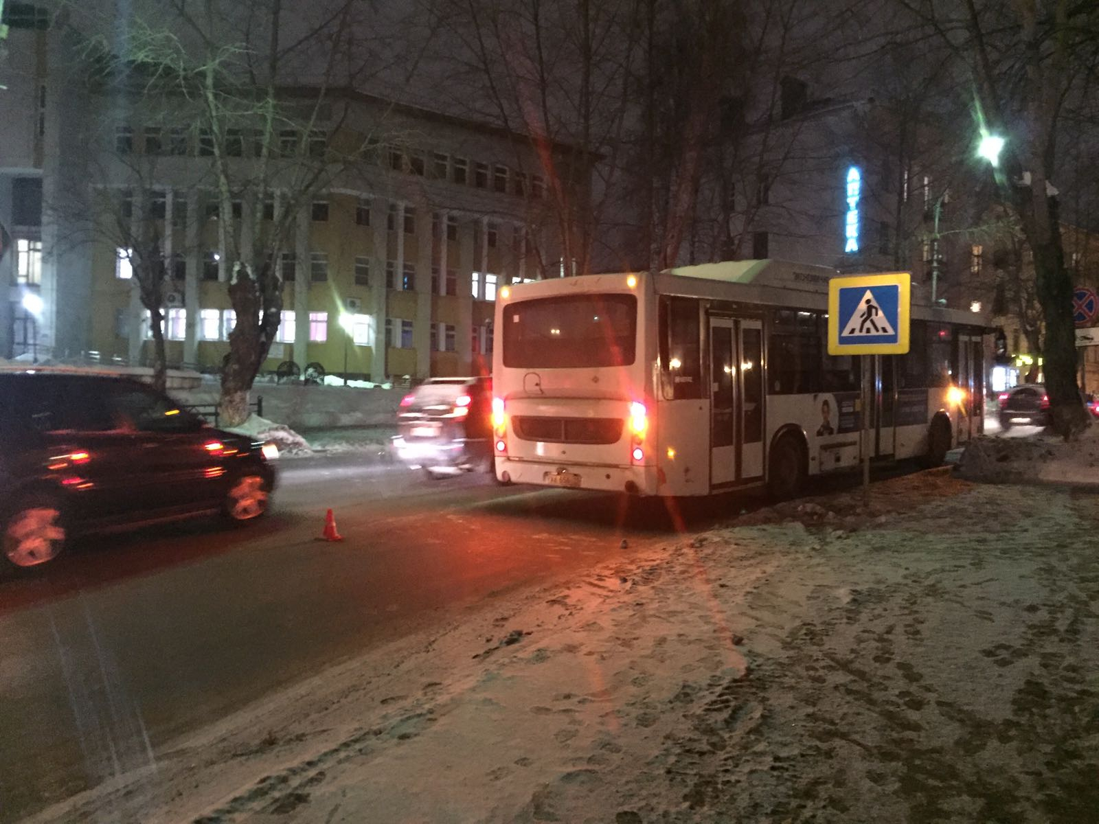 Автобус сбил ребенка около перекрестка в Сыктывкаре (фото)