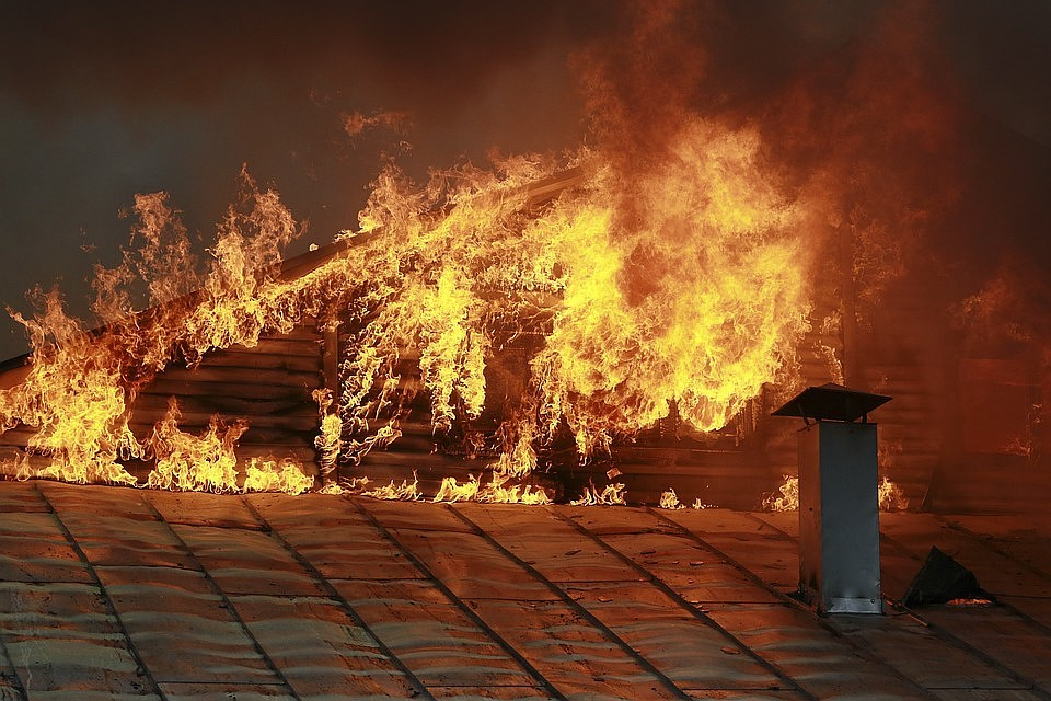 В Коми поджигатель-пироман спалил дом за 3 миллиона рублей