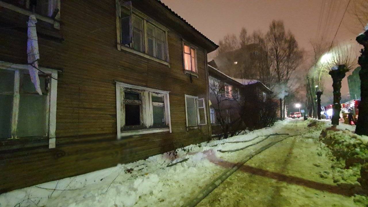 На страшном пожаре в Сыктывкаре спасли двух человек, один из них в реанимации