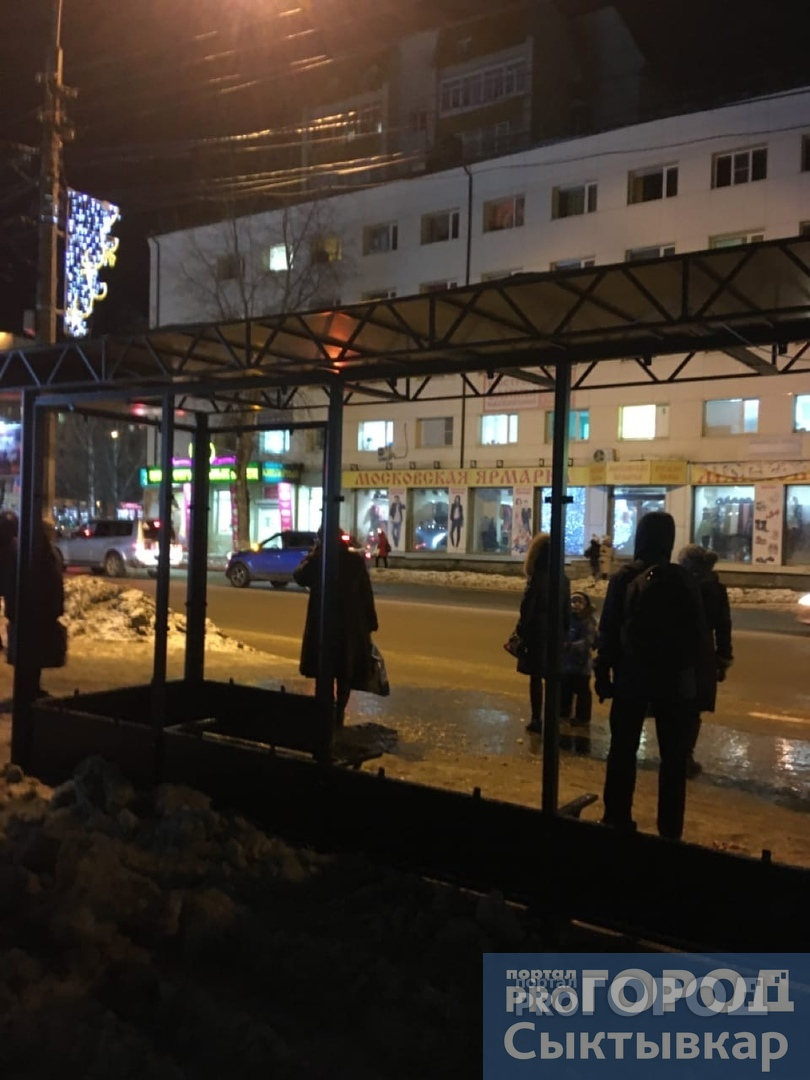 В центре Сыктывкара начали монтаж новых остановок