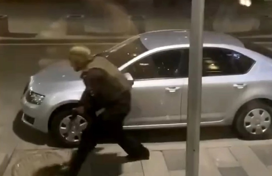 В Москве неизвестный начал стрельбу у здания ФСБ: два человека погибли (видео)