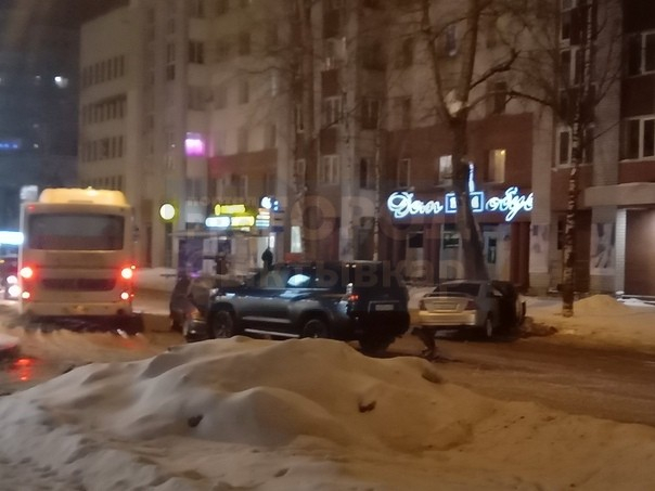 В центре Сыктывкара произошло тройное ДТП (фото)