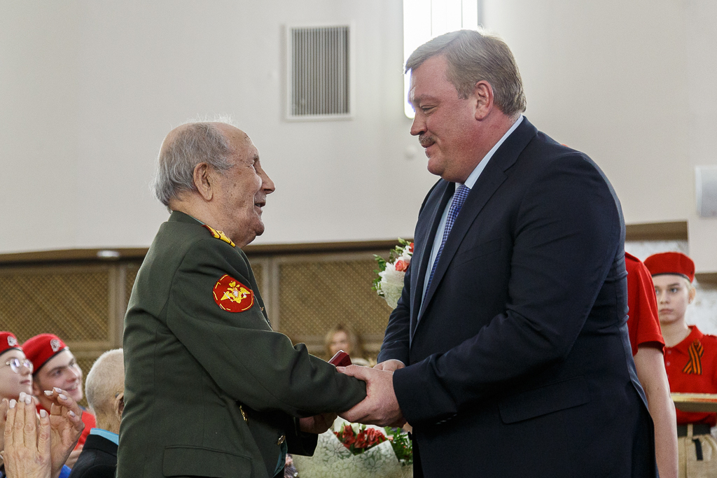 Ветеранам ВОВ из Коми вручили медали по случаю 75-летия Победы