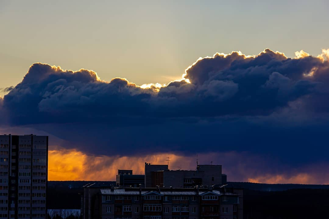 Фото дня в Сыктывкаре: яркие апрельские закаты
