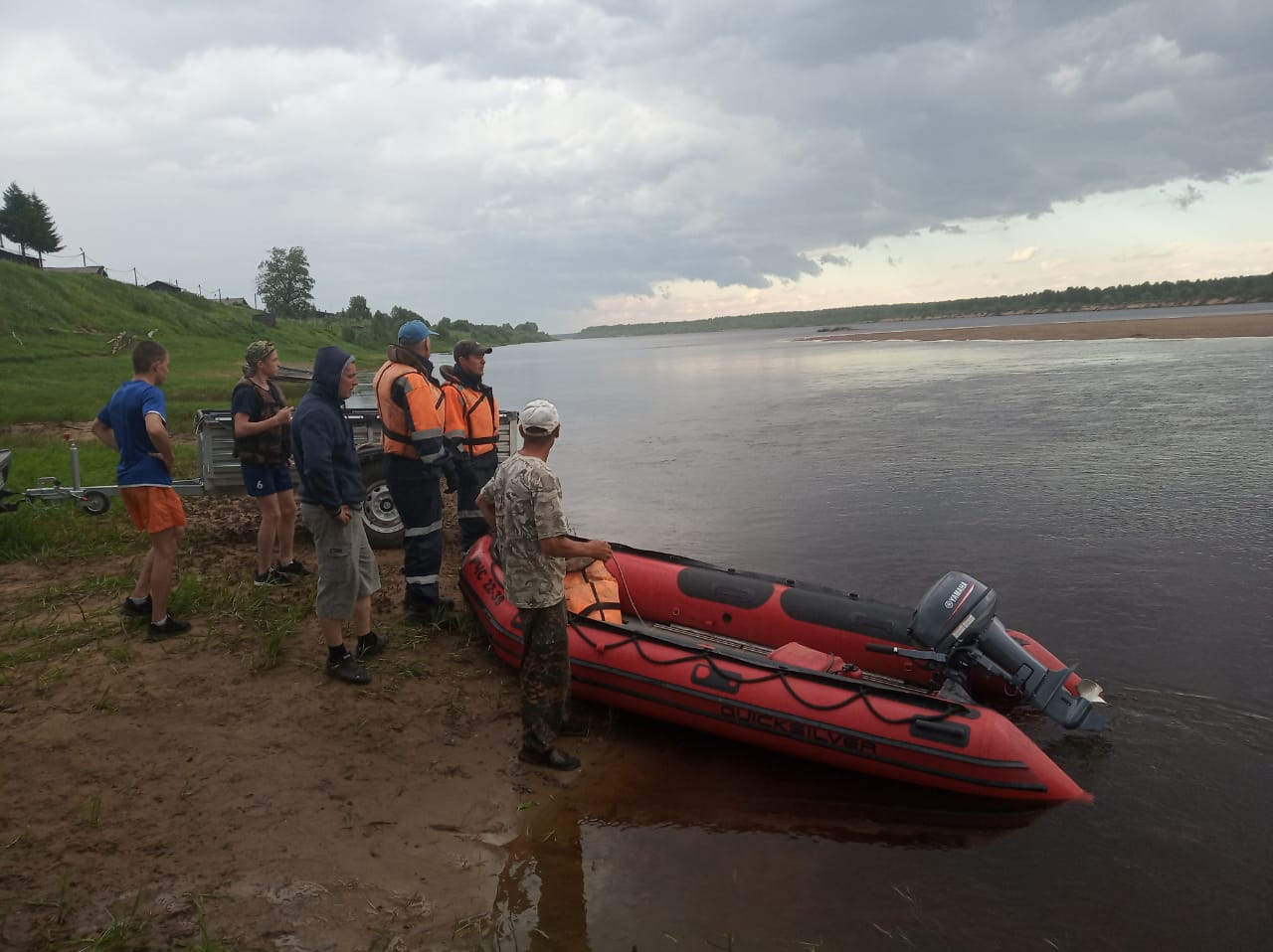 В Коми на реке пропали двое детей: их ищут спасатели