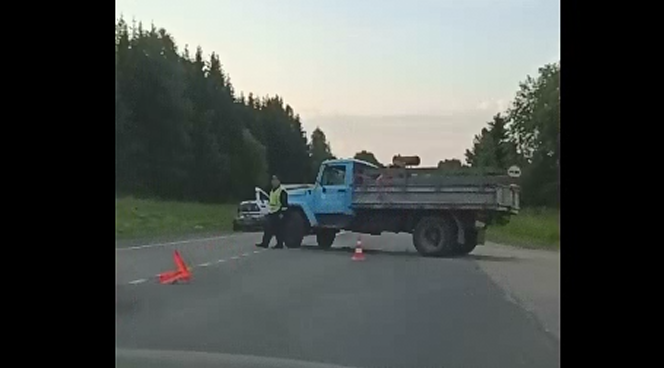 В Коми в жестком ДТП с грузовиком пострадал ребенок (видео)