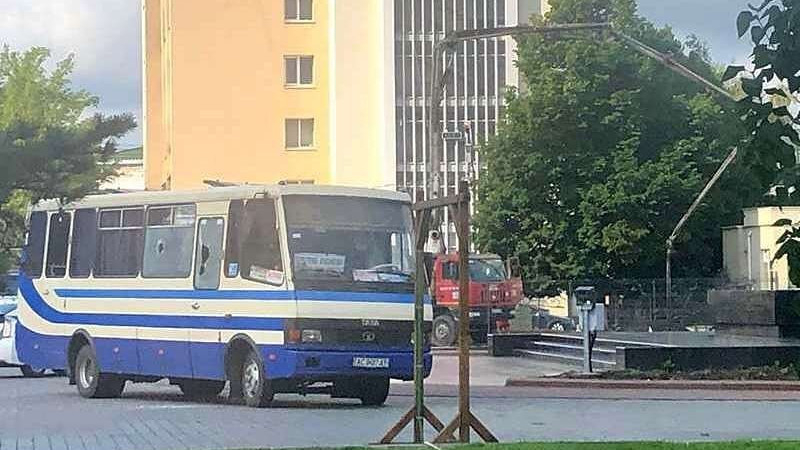 В Украине вооруженный человек захватил автобус с пассажирами
